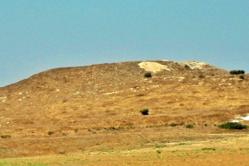 Tel Mareshah is fairly uninspiring in appearance, but after digging there for many years, we regard it as an old friend!*